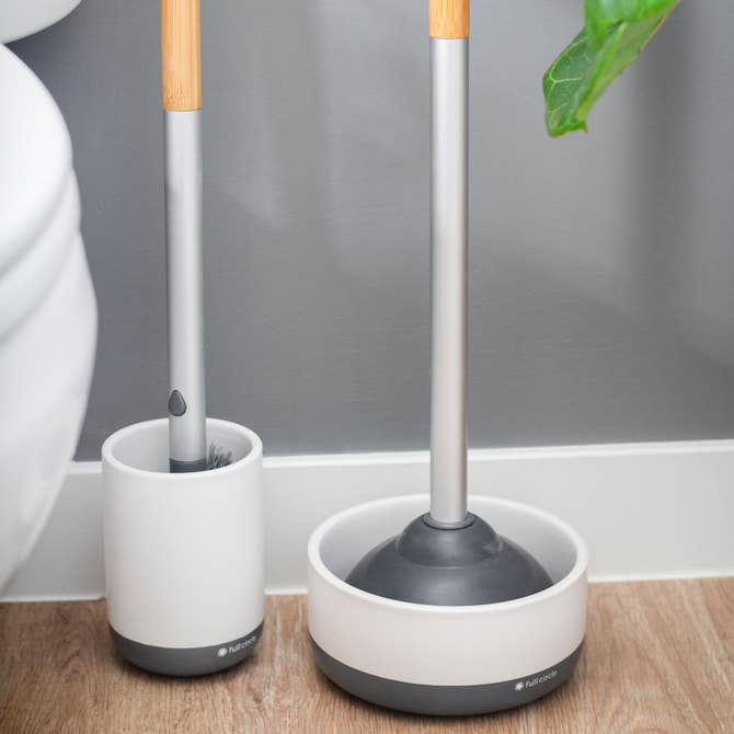 Royal Plunge Toiletten-Pümpel mit antibakterieller Keramikschale und Dry Earth-Technologie, rutschfest