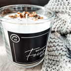 Duftkerze „Wenn ich brenne, ist Feierabend“ – Orange & Thymian, Rapswachs, Glas mit Holzdeckel