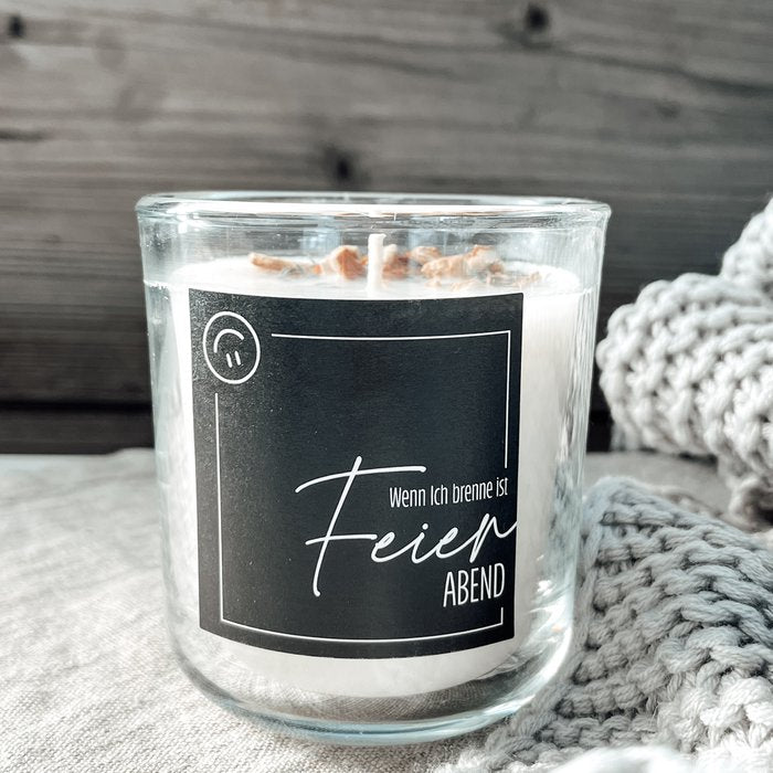 Duftkerze „Wenn ich brenne, ist Feierabend“ – Orange & Thymian, Rapswachs, Glas mit Holzdeckel