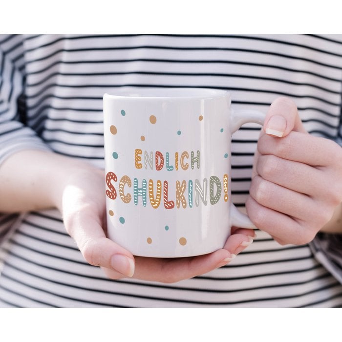 Keramiktasse „Endlich Schulkind!“ – Geschenk zur Einschulung, Schultüten-Füllung & Schulanfang (330 ml, beidseitig bedruckt)