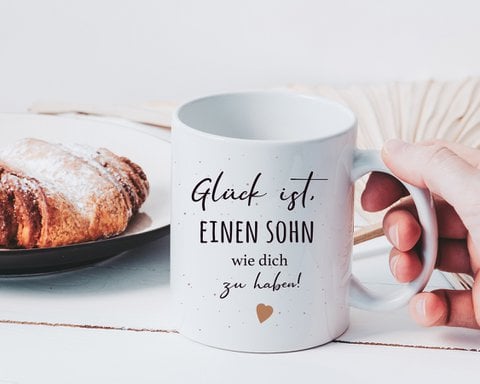 Spruchtasse „Glück ist …“ – Geschenk-Tasse in Varianten für Schwester, Bruder, Sohn, Tante (330 ml, beidseitig bedruckt)