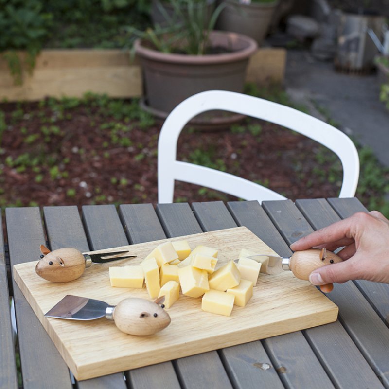Cheese Board And 3 Mouse Knives Kikkerland Bild 1