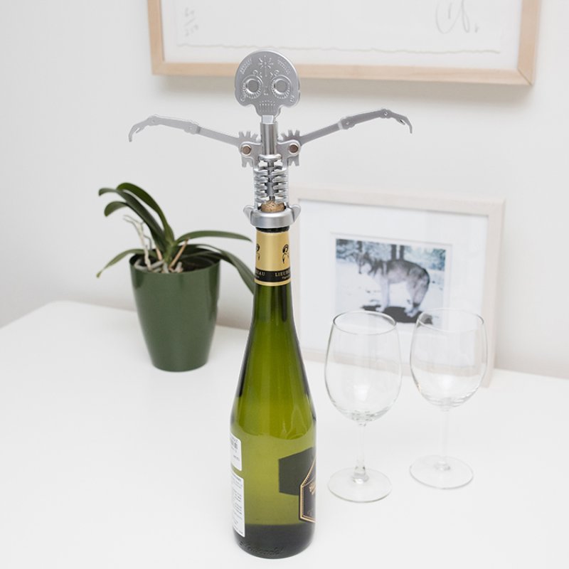 Skull Corkscrew Kikkerland Bild 1