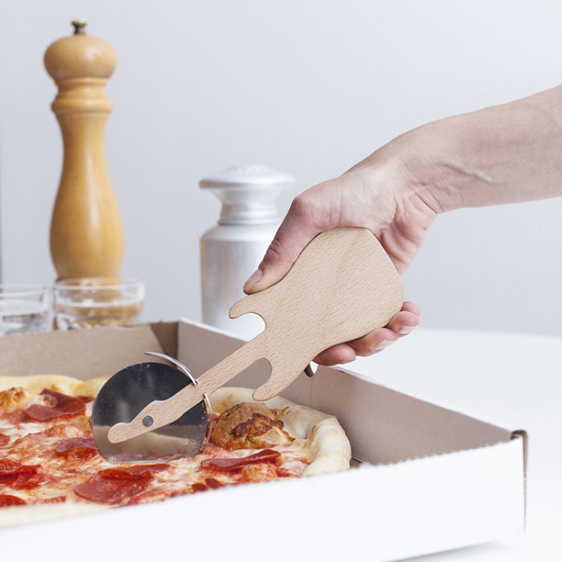 Pizza Cutter Guitar Kikkerland Bild 1