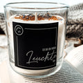 Duftkerze „Ich bin hier die hellste Leuchte“ – Mandarine & Sandelholz, Rapswachs, Glas mit Holzdeckel