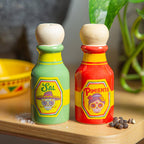 Hot Sauce Salt & Pepper Shakers Kikkerland Bild 1