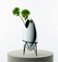 ELIA Vase mit Lederständer – Designvase aus Edelstahl, vertikal & horizontal einsetzbar