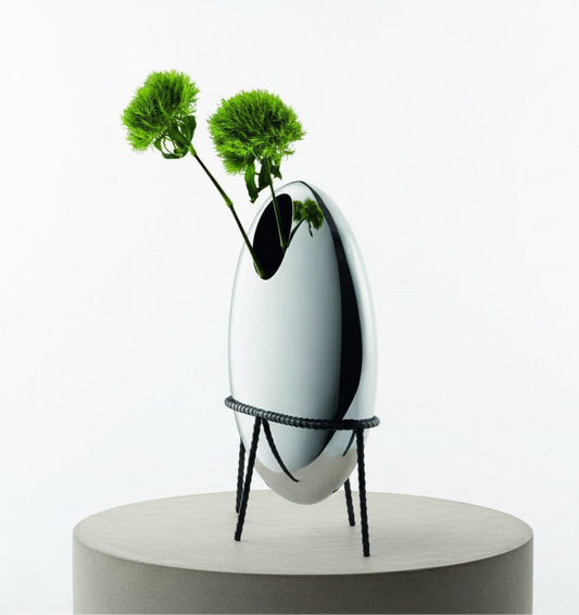 ELIA Vase mit Lederständer – Designvase aus Edelstahl, vertikal & horizontal einsetzbar