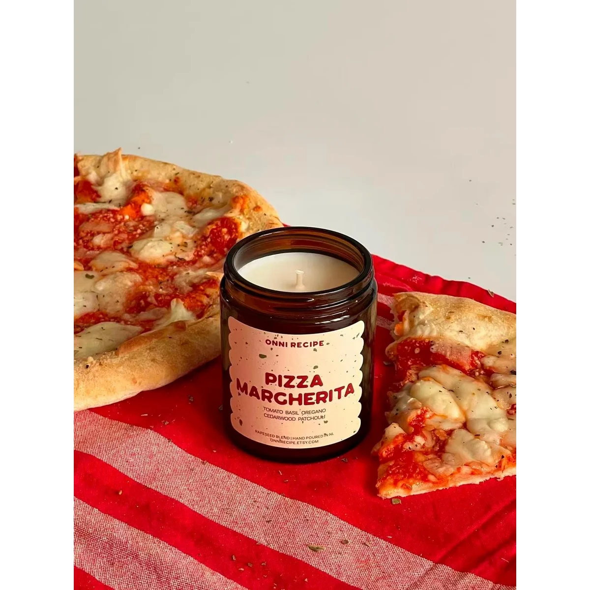ONNI RECIPE Pizza Margherita Duftkerze Rapswachs 170ml Braunglas