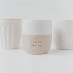 Keramikbecher mit "Hello New Day"-Schriftzug, spülmaschinenfest, 350 ml