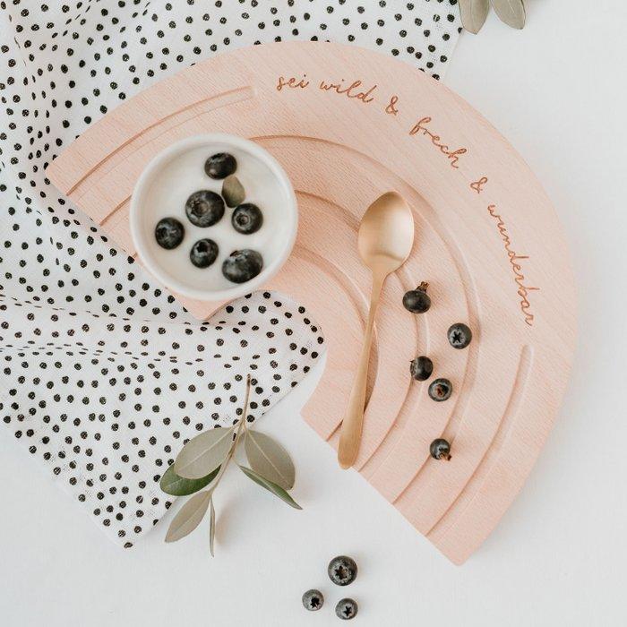 Nachhaltiges Brotzeitbrett mit Regenbogen Design