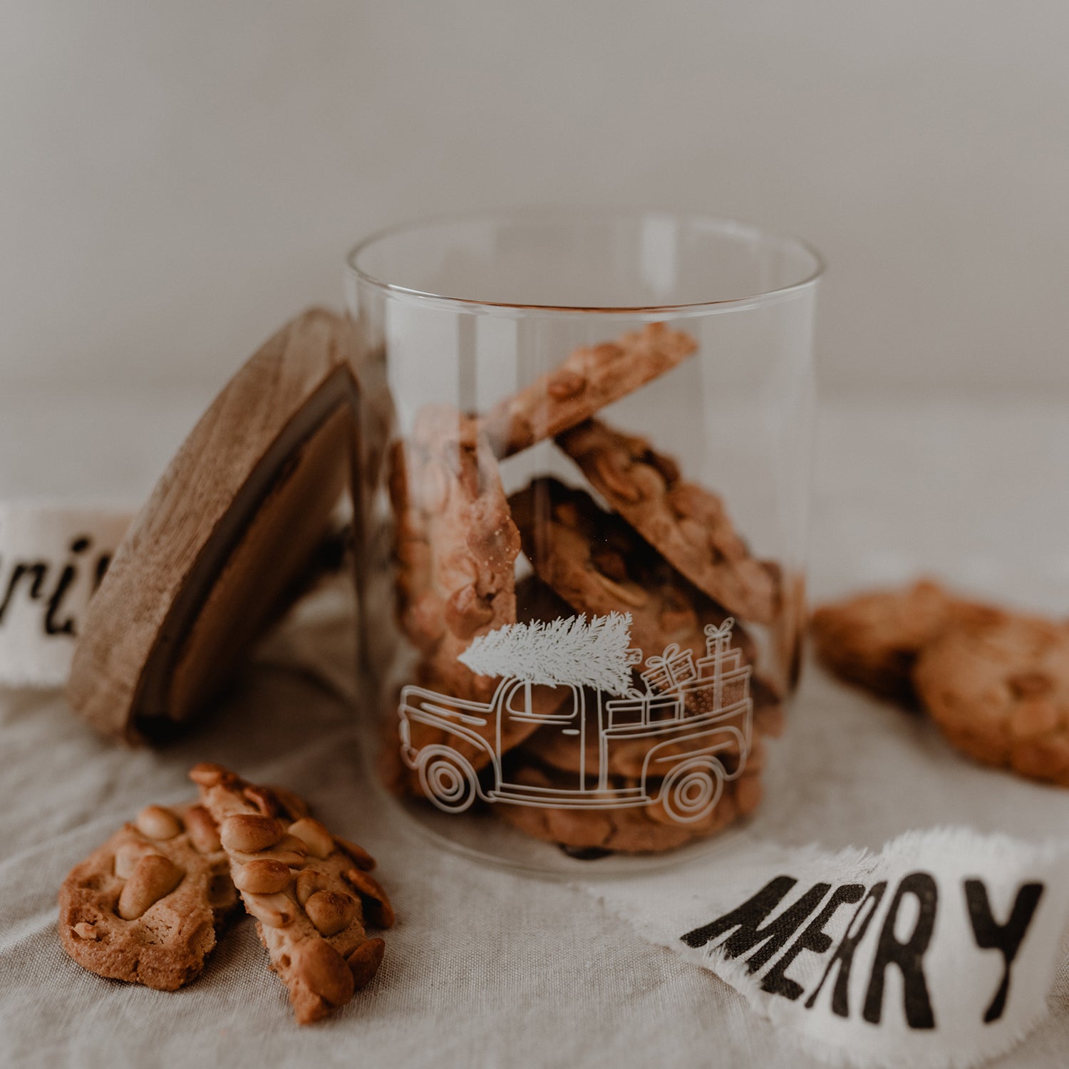 Vorratsglas Weihnachtsauto – 13 cm, Borosilikatglas mit Akazienholz-Deckel, ideal für Weihnachtssüßigkeiten